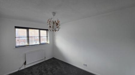 3 bedroom Terraced House to let in Petersham Close, Newport Pagnell, MK16