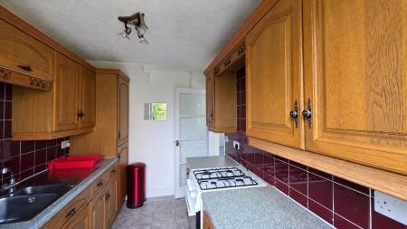 3 bedroom Terraced House to let in Petersham Close, Newport Pagnell, MK16