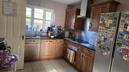 3 bedroom Detached house to let in Leonardslee, Westcroft, Milton Keynes, MK4