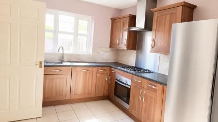 3 bedroom Detached house to let in Leonardslee, Westcroft, Milton Keynes, MK4