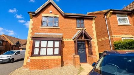 3 bedroom Detached house to let in Leonardslee, Westcroft, Milton Keynes, MK4