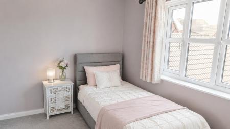 3 bedroom Detached house to let in Leonardslee, Westcroft, Milton Keynes, MK4