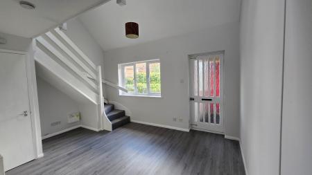 1 bedroom Maisonette to let in Petersham Close, Newport Pagnell, Milton Keynes, MK16