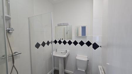 1 bedroom Maisonette to let in Petersham Close, Newport Pagnell, Milton Keynes, MK16