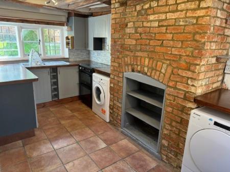 3 bedroom Cottage to let in Silver Street, Newport Pagnell, Milton Keynes, MK16