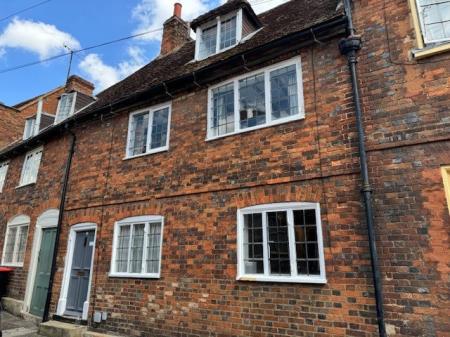 3 bedroom Cottage to let in Silver Street, Newport Pagnell, Milton Keynes, MK16