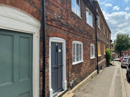 3 bedroom Cottage to let in Silver Street, Newport Pagnell, Milton Keynes, MK16
