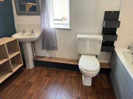 3 bedroom Cottage to let in Silver Street, Newport Pagnell, Milton Keynes, MK16