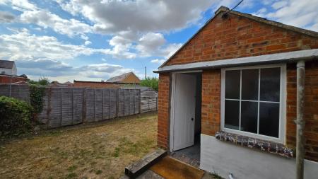 2 bedroom Terraced House to let in Chicheley Street, Newport Pagnell, MK16