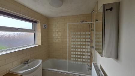 2 bedroom Terraced House to let in Chicheley Street, Newport Pagnell, MK16