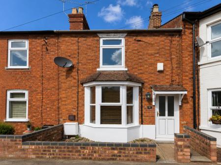 2 bedroom Terraced House to let in Chicheley Street, Newport Pagnell, MK16