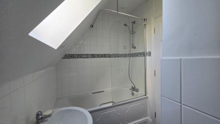 1 bedroom Flat to let in Wooton Court, New Bradwell, Milton Keynes, MK13