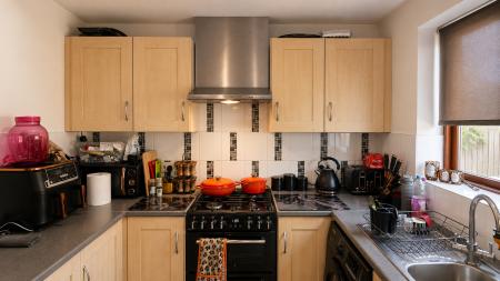 3 bedroom Semi-detached house to let in Wistmans, Furzton, Milton Keynes, MK4
