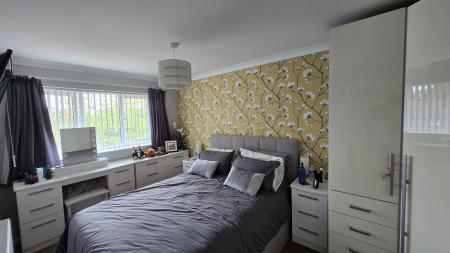 3 bedroom Semi-detached house to let in Bishopstone, Bradville, Milton Keynes, MK13