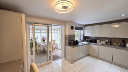 3 bedroom Semi-detached house to let in Bishopstone, Bradville, Milton Keynes, MK13