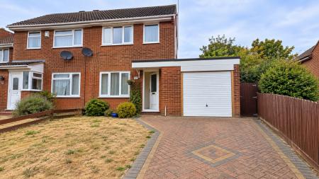 3 bedroom Semi-detached house to let in Bishopstone, Bradville, Milton Keynes, MK13