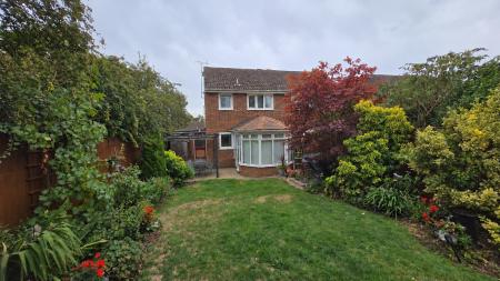 3 bedroom Semi-detached house to let in Bishopstone, Bradville, Milton Keynes, MK13