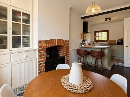 3 bedroom Flat to let in High Street, Stony Stratford, Milton Keynes, MK11