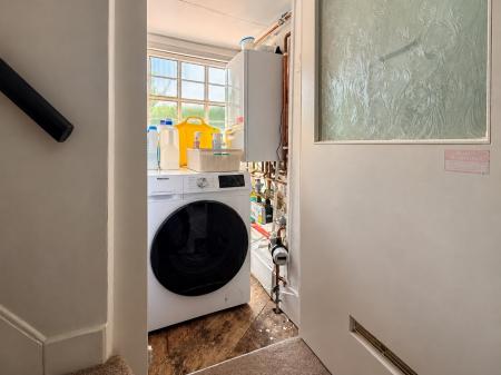 3 bedroom Flat to let in High Street, Stony Stratford, Milton Keynes, MK11