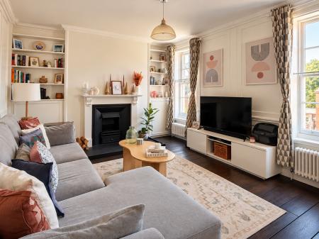 3 bedroom Flat to let in High Street, Stony Stratford, Milton Keynes, MK11