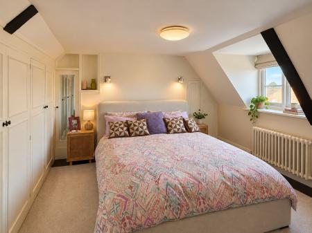 3 bedroom Flat to let in High Street, Stony Stratford, Milton Keynes, MK11