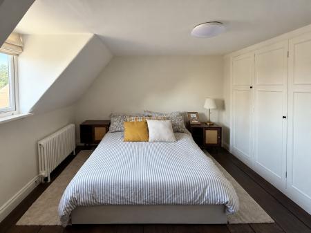 3 bedroom Flat to let in High Street, Stony Stratford, Milton Keynes, MK11