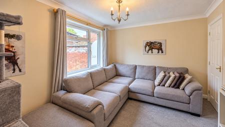 3 bedroom Detached house to let in Milton Drive, Newport Pagnell, Milton Keynes, MK16