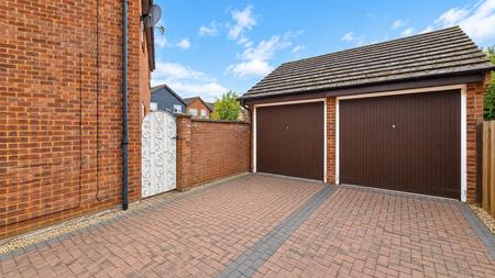 3 bedroom Detached house to let in Milton Drive, Newport Pagnell, Milton Keynes, MK16