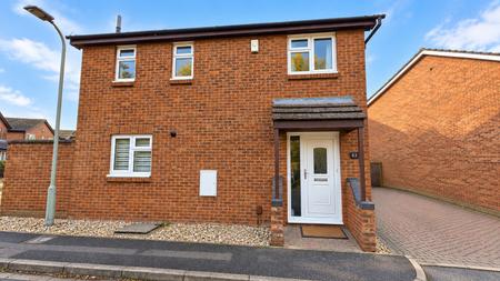 3 bedroom Detached house to let in Milton Drive, Newport Pagnell, Milton Keynes, MK16