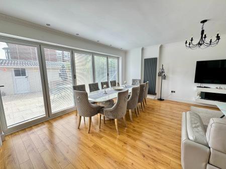 5 bedroom Semi-detached house for sale in Earls Drive, Newcastle upon Tyne, NE15