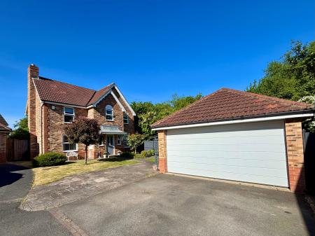 4 bedroom Detached house for sale in Greenlee Drive, Newcastle upon Tyne, NE7