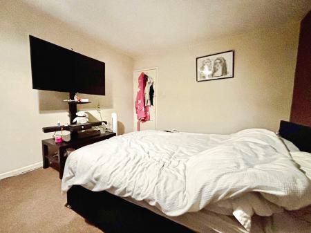 2 bedroom Flat for sale in West Farm Avenue, Longbenton, Newcastle upon Tyne, NE12