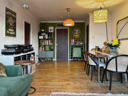 2 bedroom Flat for sale in Rowes Mews, St Peters Basin, Newcastle upon Tyne, NE6