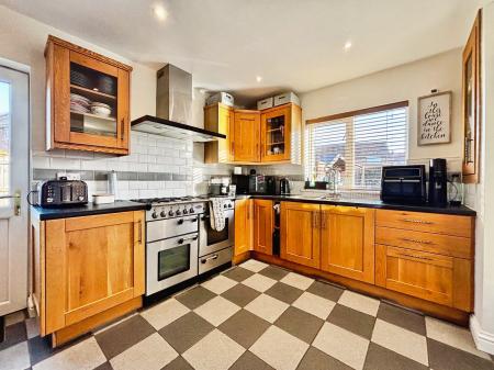 3 bedroom End of terrace house for sale in Shearwater Avenue, Newcastle upon Tyne, NE12