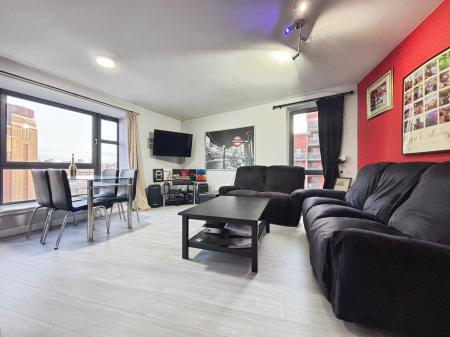 2 bedroom Flat for sale in Baltic Quay, Quayside, Gateshead, NE8