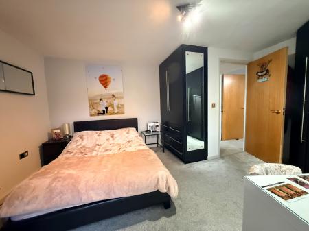 2 bedroom Flat for sale in Baltic Quay, Quayside, Gateshead, NE8