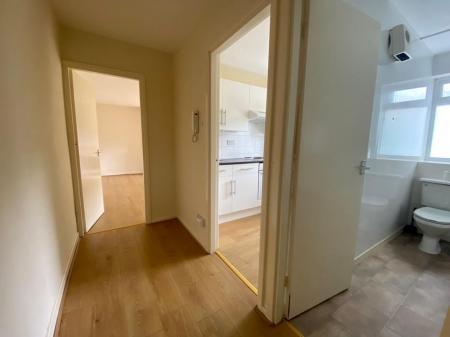 1 bedroom Studio flat to let in Hutton House, St Johns Green, North Shields, NE29