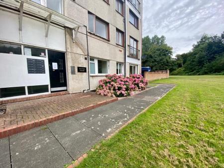 1 bedroom Studio flat to let in Hutton House, St Johns Green, North Shields, NE29