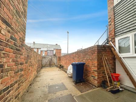 1 bedroom Flat for sale in Walpole Street, Walkergate, Newcastle upon Tyne, NE6