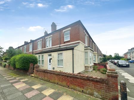 2 bedroom Flat for sale in Cromwell Terrace, North Shields, North Shields, NE29