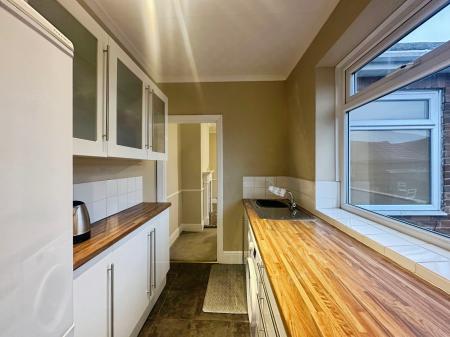 2 bedroom Flat for sale in Bavington Drive, Fenham, Newcastle upon Tyne, NE5