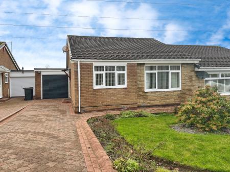 2 bedroom Semi-detached bungalow for sale in Lobelia Close, Chapel Park, Newcastle upon Tyne, NE5