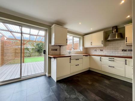 4 bedroom Town house to let in Sanderson Villas, St James Village, Gateshead, NE8