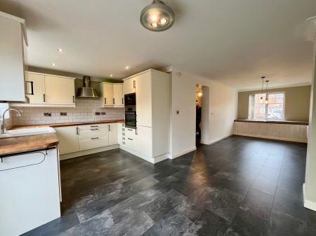 4 bedroom Town house to let in Sanderson Villas, St James Village, Gateshead, NE8