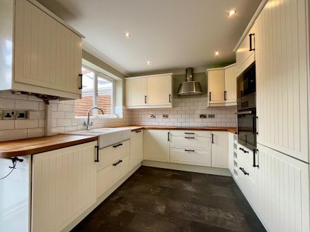 4 bedroom Town house to let in Sanderson Villas, St James Village, Gateshead, NE8