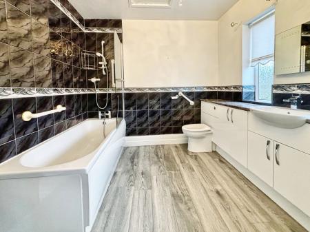 2 bedroom Flat for sale in Portrush Way, Benton, Newcastle upon Tyne, NE7