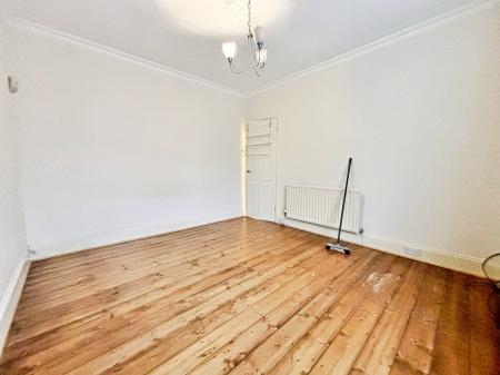 2 bedroom Flat for sale in Wych Elm Crescent, High Heaton, Newcastle upon Tyne, NE7