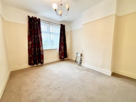2 bedroom Flat for sale in Wych Elm Crescent, High Heaton, Newcastle upon Tyne, NE7