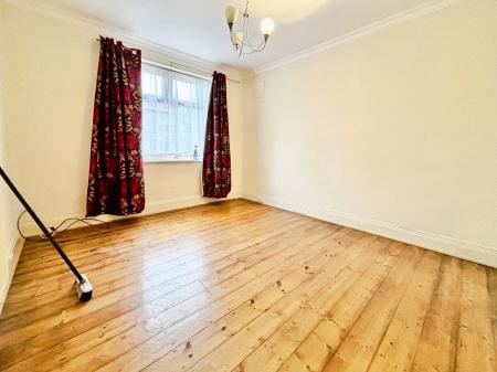 2 bedroom Flat for sale in Wych Elm Crescent, High Heaton, Newcastle upon Tyne, NE7