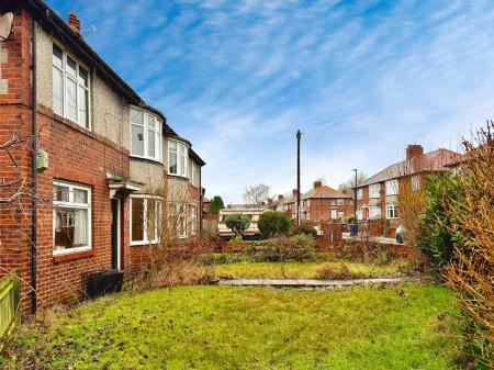 2 bedroom Flat for sale in Wych Elm Crescent, High Heaton, Newcastle upon Tyne, NE7